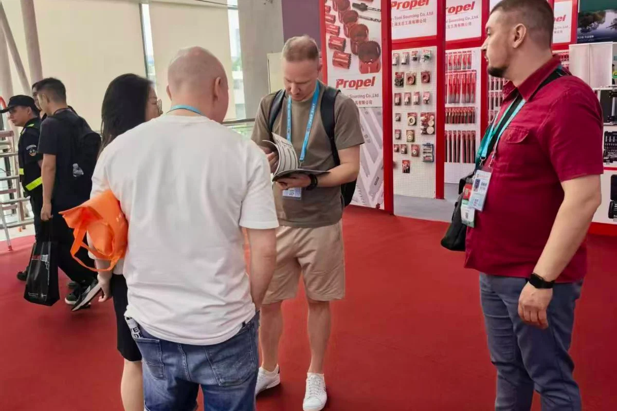 Представители Инструмент РТ изучают ассортимент поставщика инструмента